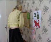 Отчим с друзьями ебут молодую русскую падчерицу